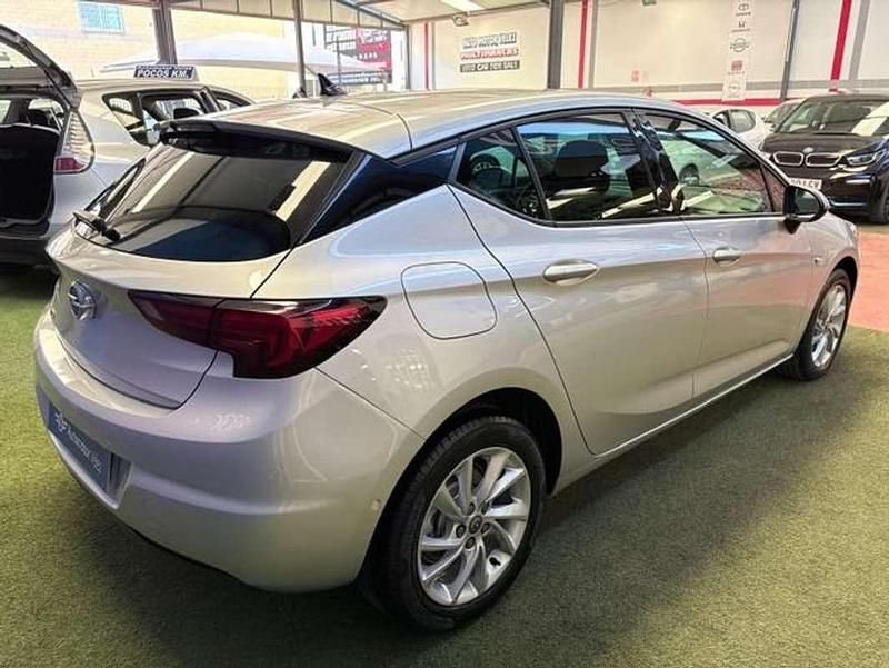 Usado Opel Astra Dynamic 136 CV (100 kW) 2019 Plateado Berlina