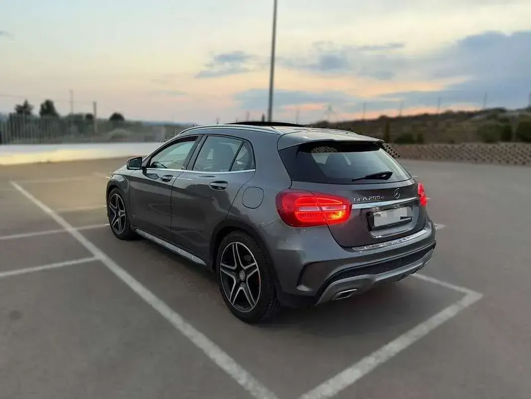 Usado Mercedes GLA200 AMG line 136 CV (100 kW) 2016 Gris SUV