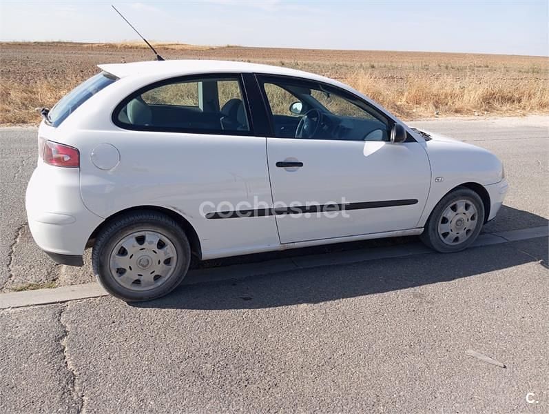 Usado Seat Ibiza 64 CV (47 kW) 2003 Blanco Berlina