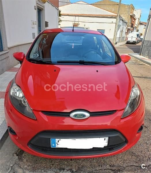 Rojo Usado 2009 Ford Fiesta Ambiente Berlina | 3800 € (Precio justo) - Imagen 1/4