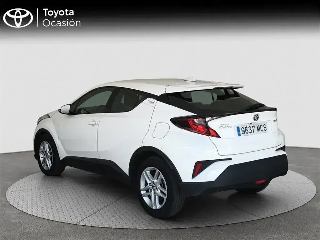 Käytetty Toyota C-HR Active 122 HP (89 kW) 2022 Valkoinen Katumaasturi