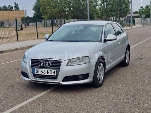 Gris / plata Usado 2009 Audi A3 Ambition Berlina | 5400 € (Buen precio) - Imagen 1/4