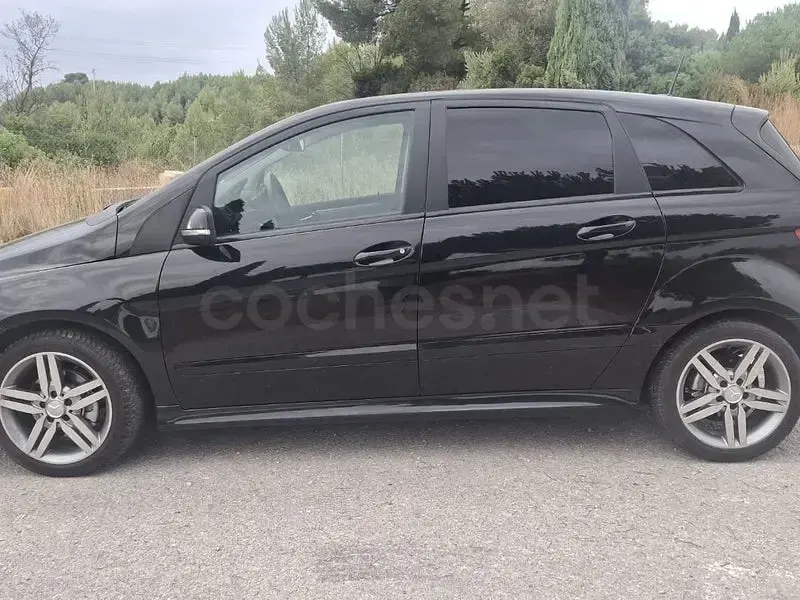 Usado Mercedes B180 109 CV (80 kW) 2011 Negro Utilitario