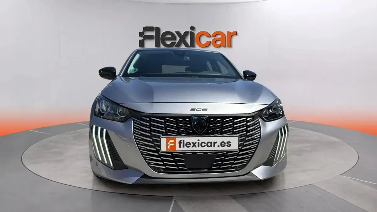 Usado Peugeot 208 Allure 101 CV (74 kW) 2025 Gris Utilitario