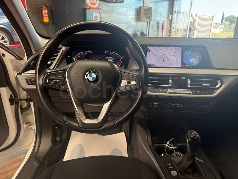 Usado BMW 118 Comfort Edition 150 CV (110 kW) 2021 Blanco Utilitario