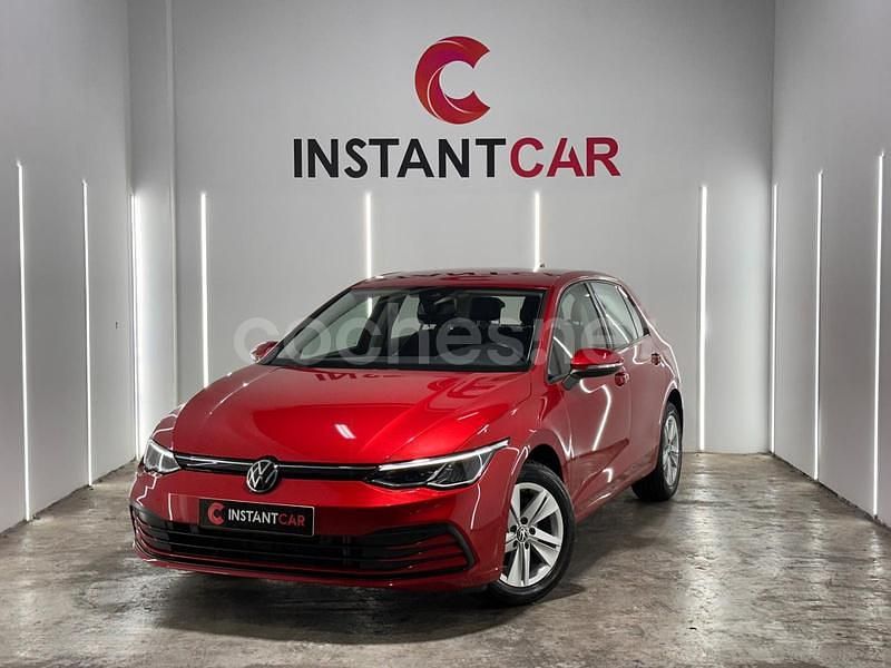 Rojo Usado 2021 VW Golf VIII Life Berlina | 19.990 € (Buen precio) - Imagen 1/4