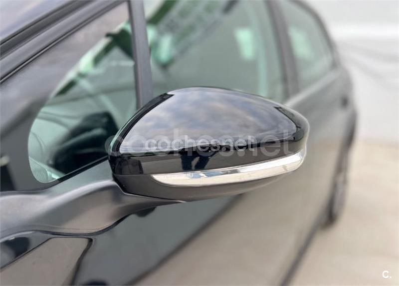 Usado Peugeot 2008 Allure 130 CV (95 kW) 2019 Negro SUV