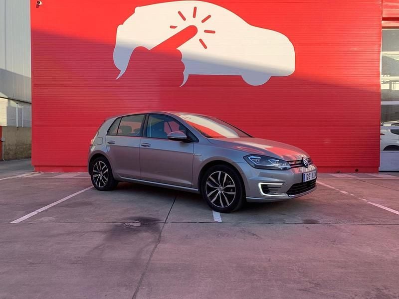 Usado VW e-Golf 100 kW (136 CV) 2020 Gris Utilitario