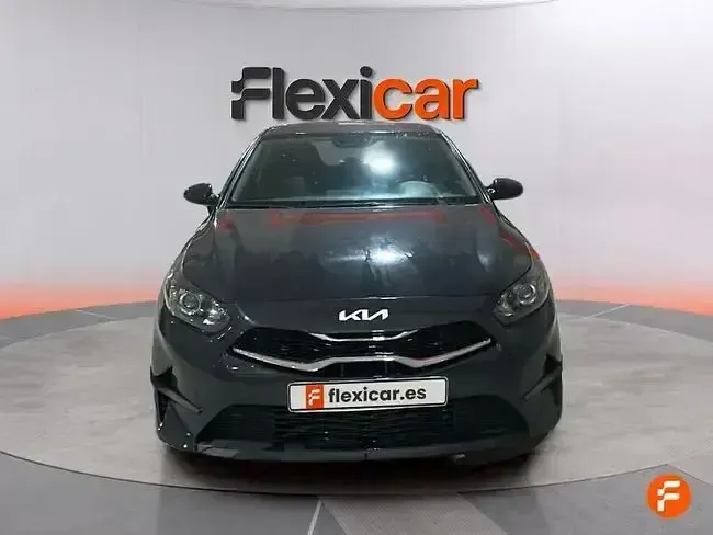 Usado Kia Ceed 136 CV (100 kW) 2023 Gris Utilitario