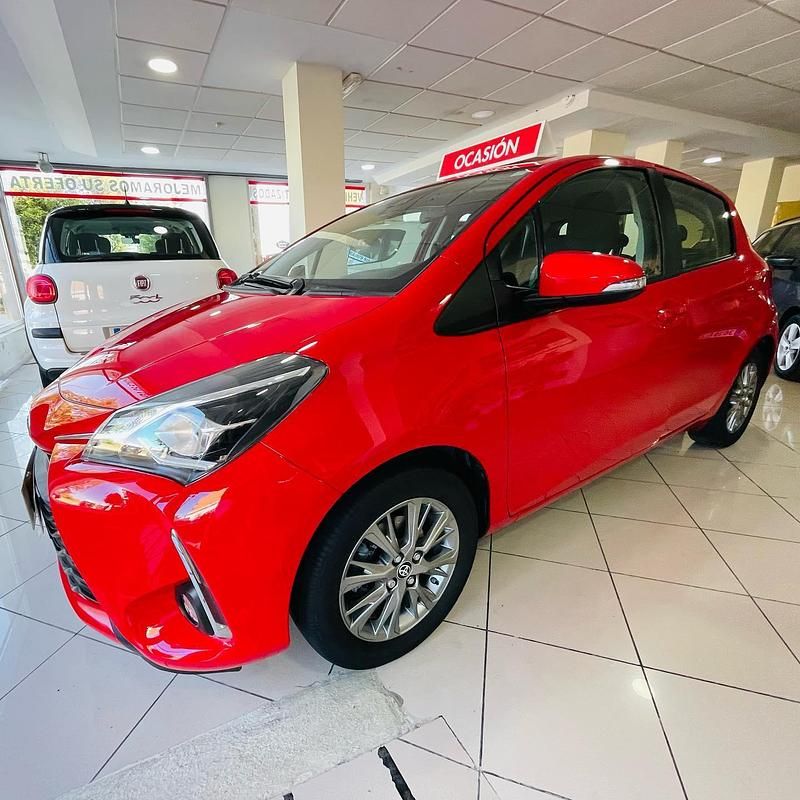 Usado Toyota Yaris Active 70 CV (51 kW) 2017 Rojo