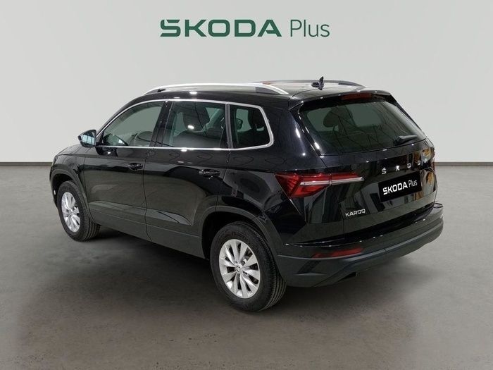 Negro Usado 2024 Skoda Karoq Selection SUV | 28.190 € (Un poco caro) - Imagen 1/4