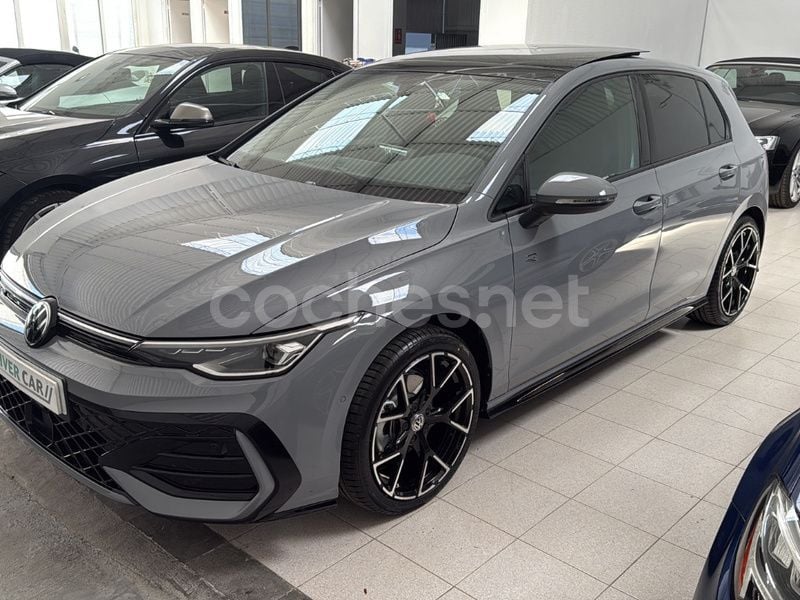 Gris / plata Nuevo 2025 VW Golf VIII R-line Berlina | 33.900 € (Precio justo) - Imagen 1/4
