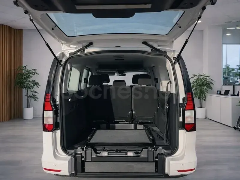 Usado VW Caddy 102 CV (75 kW) 2025 Gris / plata Monovolumen