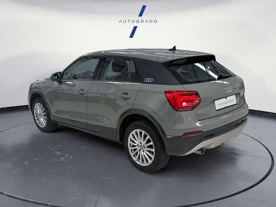 Usado Audi Q2 Design 116 CV (85 kW) 2019 Gris SUV