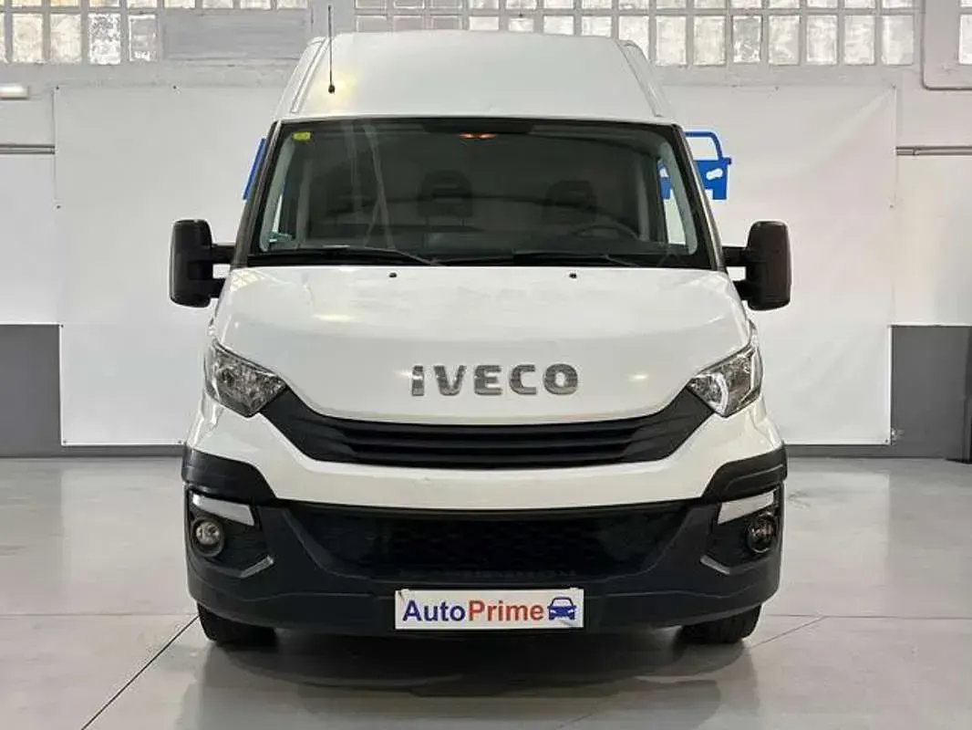 Usado Iveco Daily 156 CV (114 kW) 2019 Blanco Van