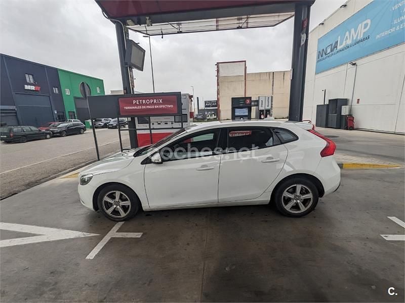 Usado Volvo V40 Kinetic 120 CV (88 kW) 2016 Blanco Berlina