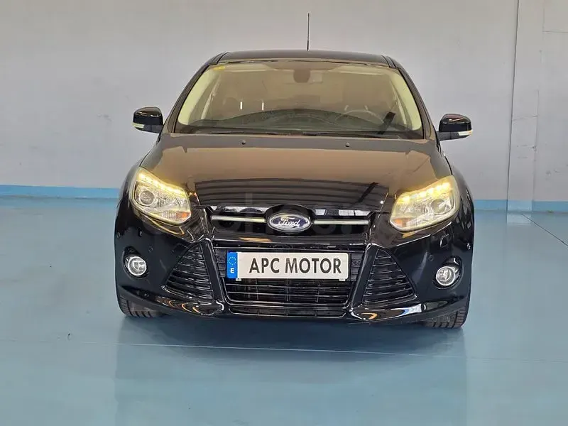 Usado Ford Focus Titanium 115 CV (84 kW) 2012 Negro Berlina