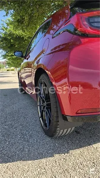 Usado Toyota Yaris 261 CV (191 kW) 2024 Rojo Utilitario