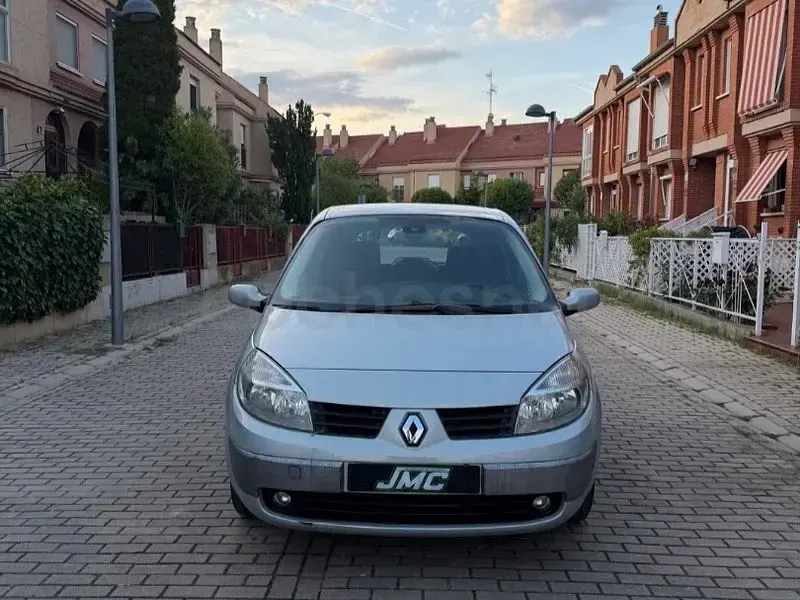 Usado Renault Scénic Dynamique 115 CV (84 kW) 2004 Gris / plata Monovolumen