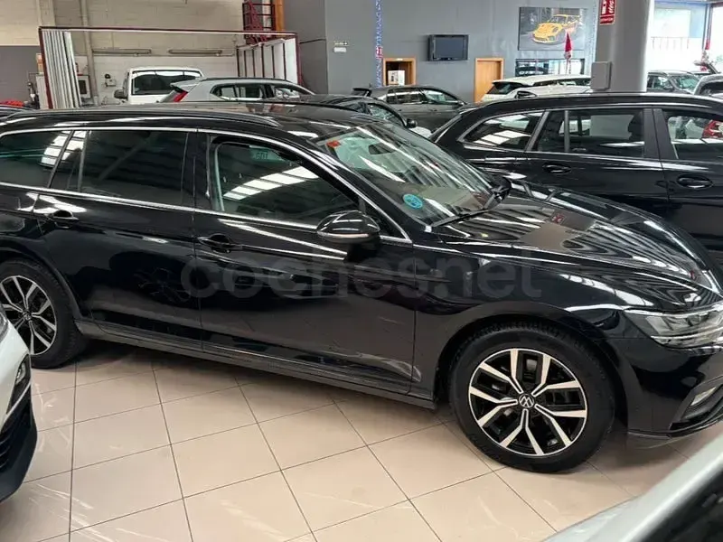 Usado VW Passat Executive 122 CV (89 kW) 2021 Negro Familiar