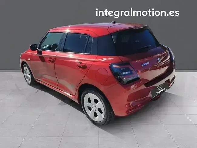 Nuevo Suzuki Swift 81 CV (59 kW) 2026 Rojo Utilitario