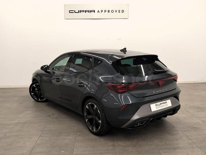 Usado Cupra Leon 150 CV (110 kW) 2025 Gris / plata Berlina