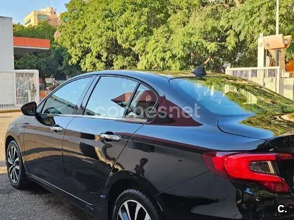 Usado Fiat Tipo Lounge 95 CV (69 kW) 2016 Negro Berlina