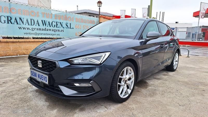 Usado Seat Leon FR 150 CV (110 kW) 2021 Gris / plata Berlina