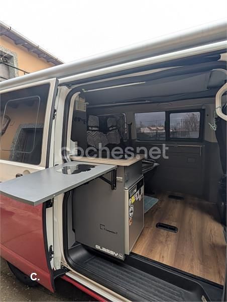 Usado VW Caravelle 150 CV (110 kW) 2023 Rojo Monovolumen