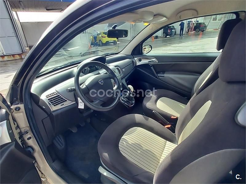 Usado Lancia Ypsilon 77 CV (56 kW) 2007 Beige Utilitario