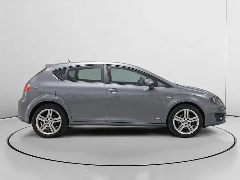 Usado Seat Leon Copa 105 CV (77 kW) 2012 Gris / plata Berlina