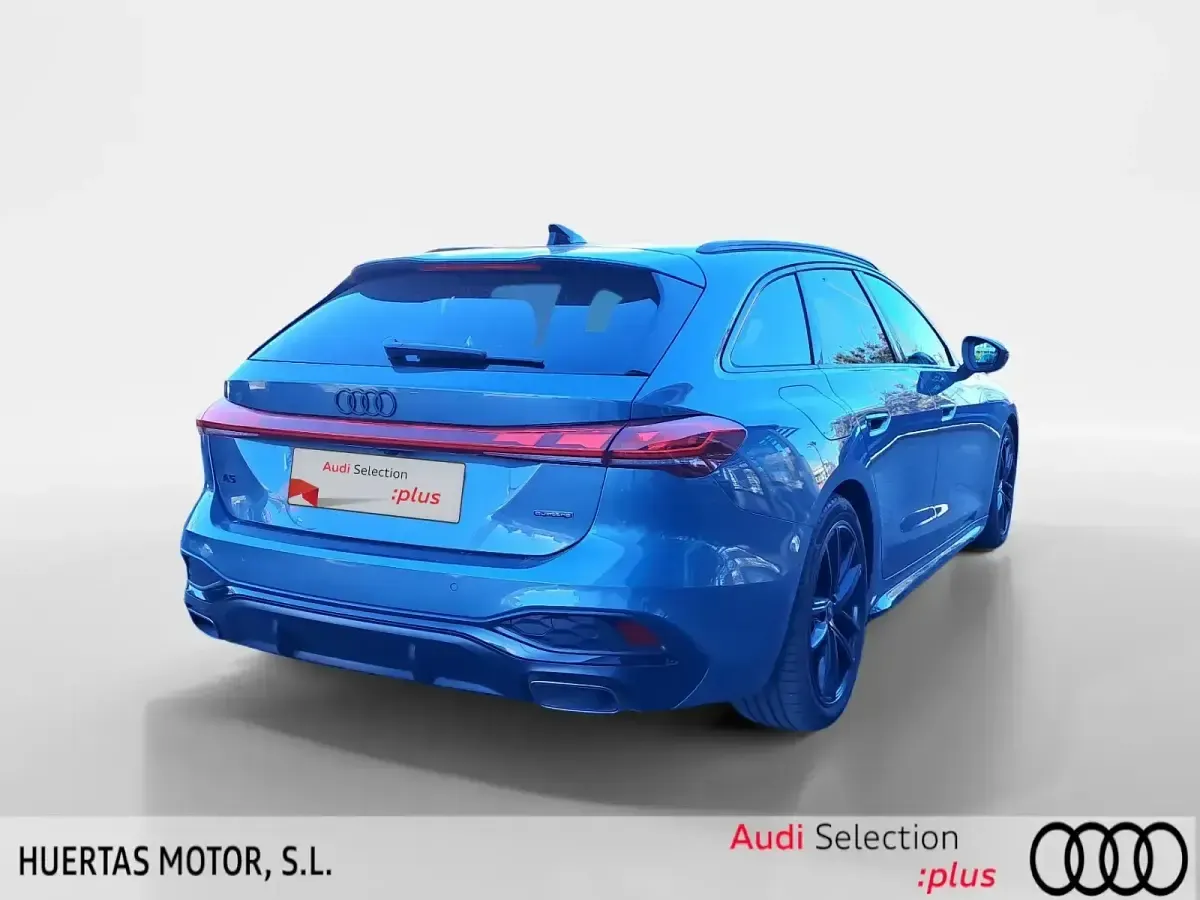 Usado Audi A5 Ambiente 367 CV (269 kW) 2025 Azul Familiar