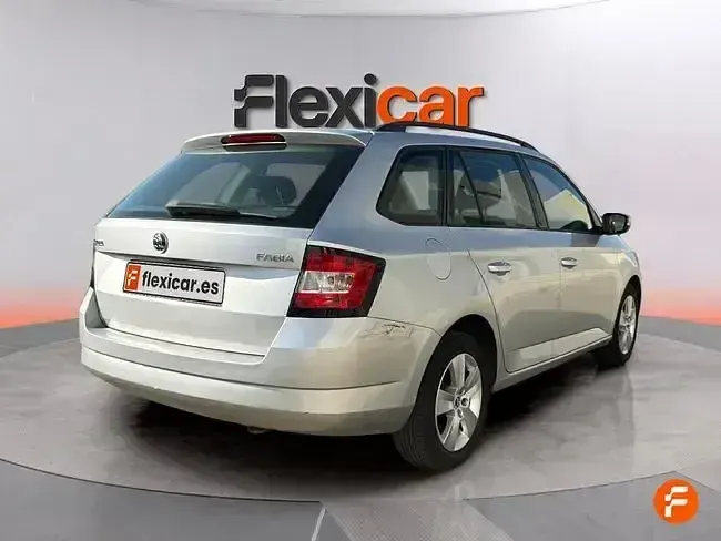 Usado Skoda Fabia Active 90 CV (66 kW) 2017 Gris Familiar