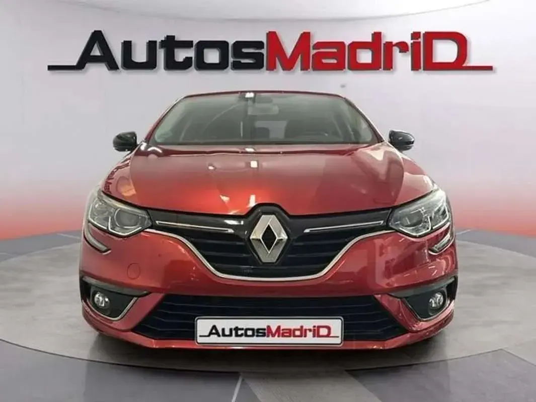 Usado Renault Mégane IV LIMITED 116 CV (85 kW) 2019 Rojo Utilitario