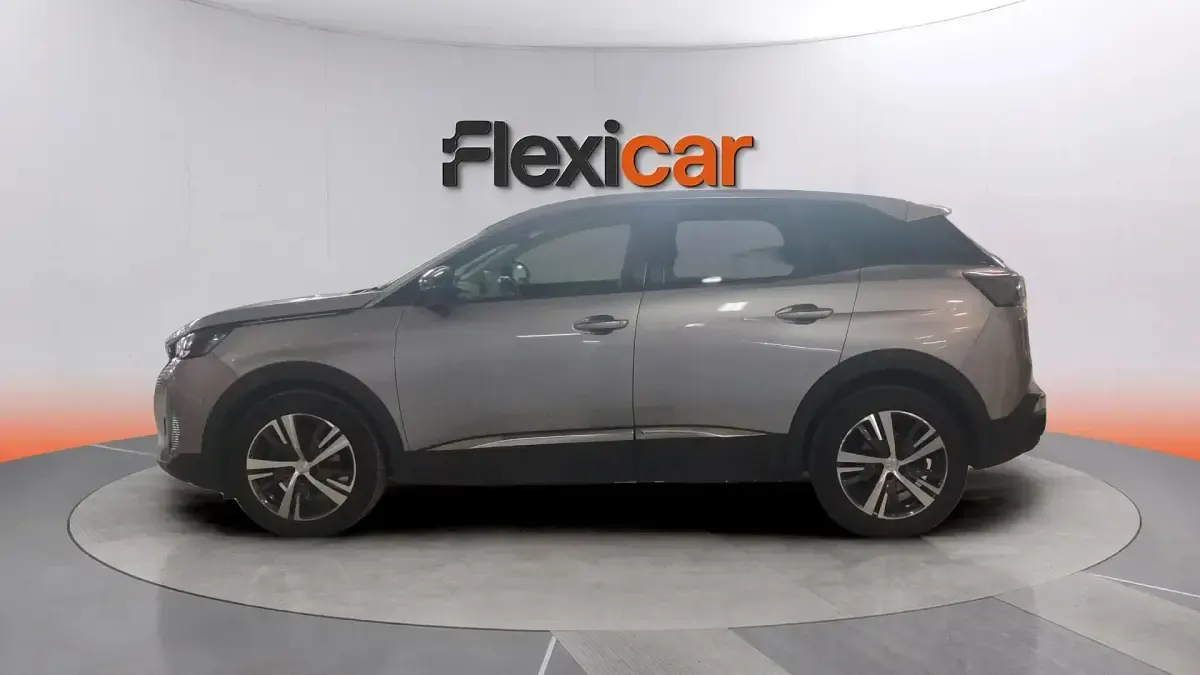 Usado Peugeot 3008 Allure 131 CV (96 kW) 2022 Gris SUV