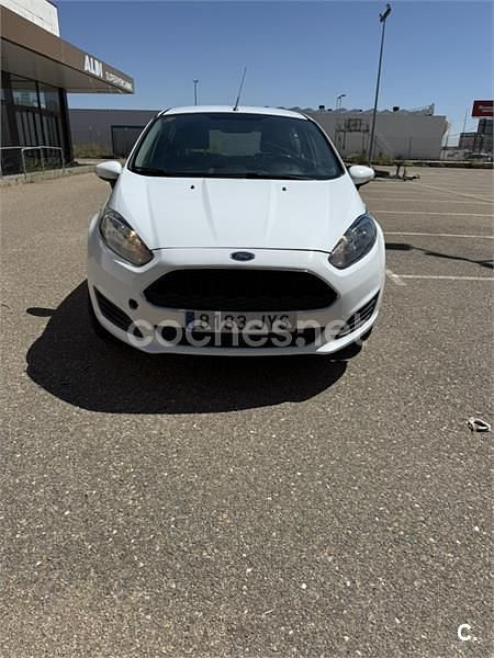 Blanco Usado 2017 Ford Fiesta Trend Utilitario | 6300 € (Buen precio) - Imagen 1/4