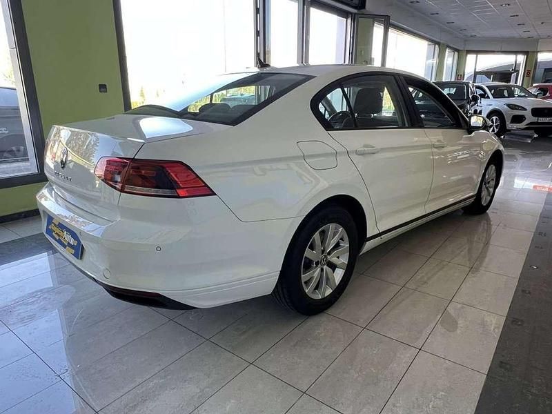 Usado VW Passat Business 122 CV (89 kW) 2021 Blanco Berlina