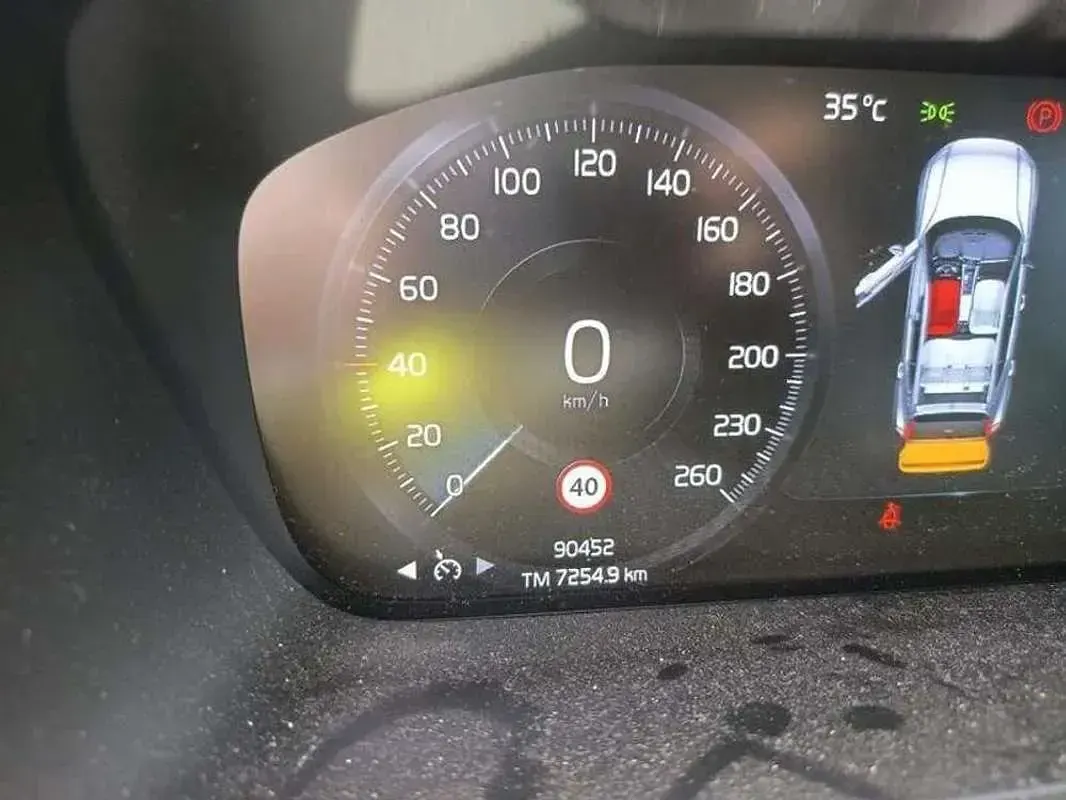 Usado Volvo XC40 Momentum 129 CV (94 kW) 2022 Negro SUV