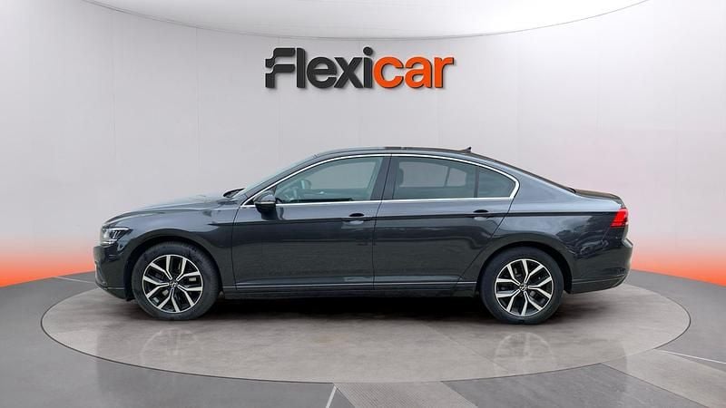 Usado VW Passat Executive 150 CV (110 kW) 2021 Gris Berlina