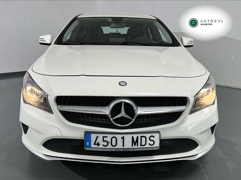 Usado Mercedes CLA200 Shooting Brake 136 CV (100 kW) 2016 Blanco Familiar
