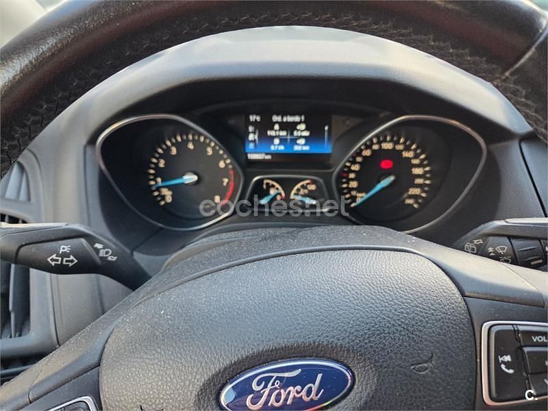 Usado Ford Focus Trend 125 CV (91 kW) 2018 Beige Berlina