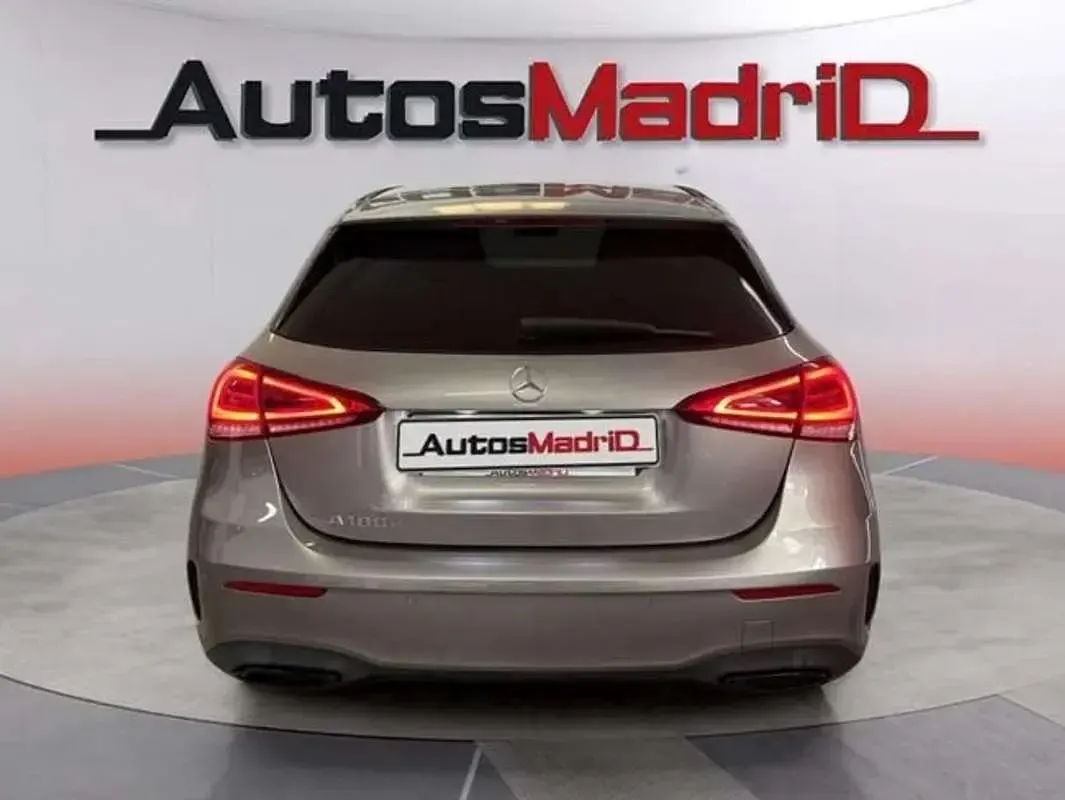 Usado Mercedes A180 117 CV (86 kW) 2021 Plateado Berlina