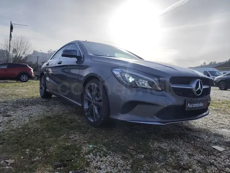 Usado Mercedes CLA200 136 CV (100 kW) 2018 Gris / plata Coupe