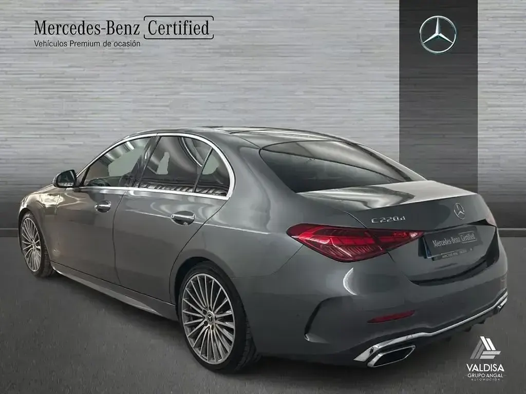 Usado Mercedes C220 AMG line 200 CV (147 kW) 2022 Gris selenita Berlina