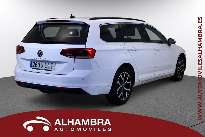 Usado VW Passat Executive 120 CV (88 kW) 2020 Blanco Familiar