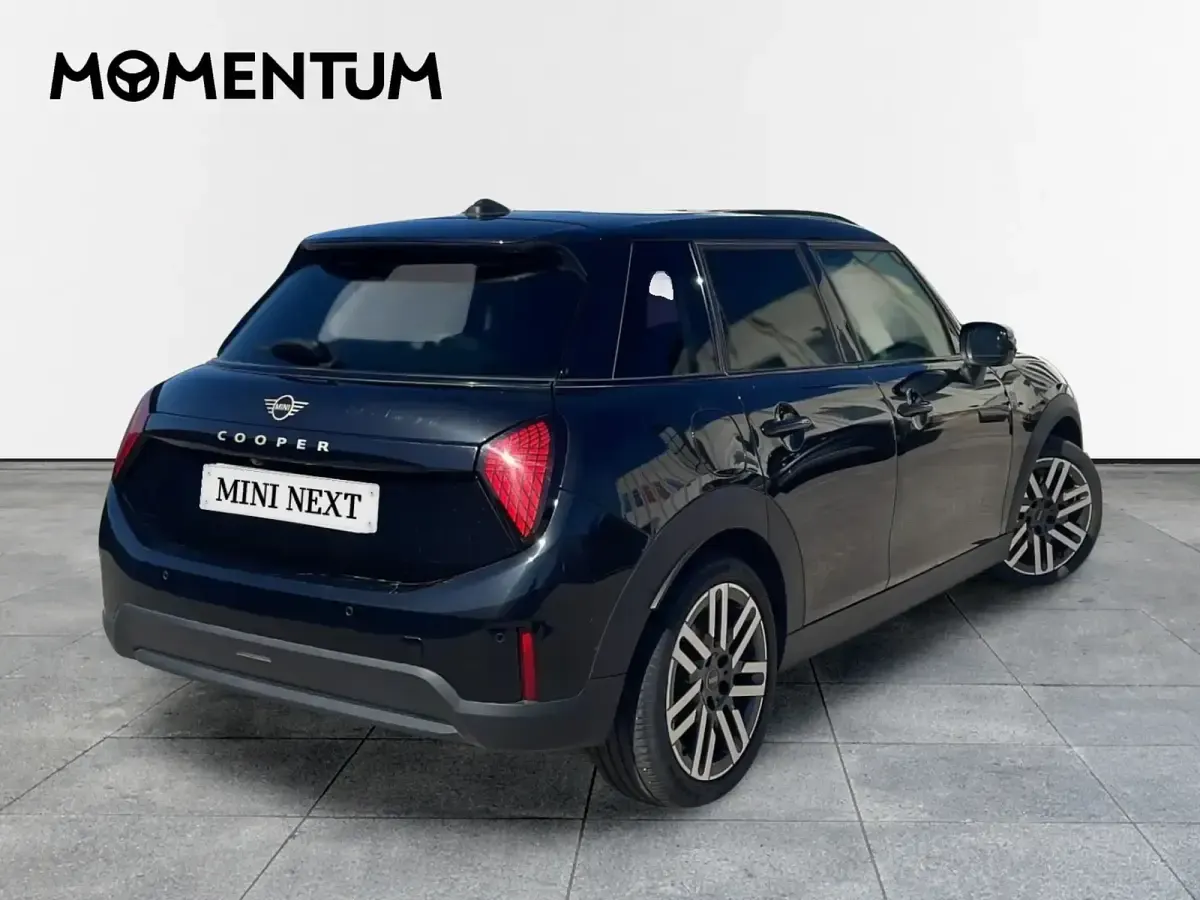 Usado Mini Cooper Essential 114 kW (156 CV) 2025 Negro Utilitario
