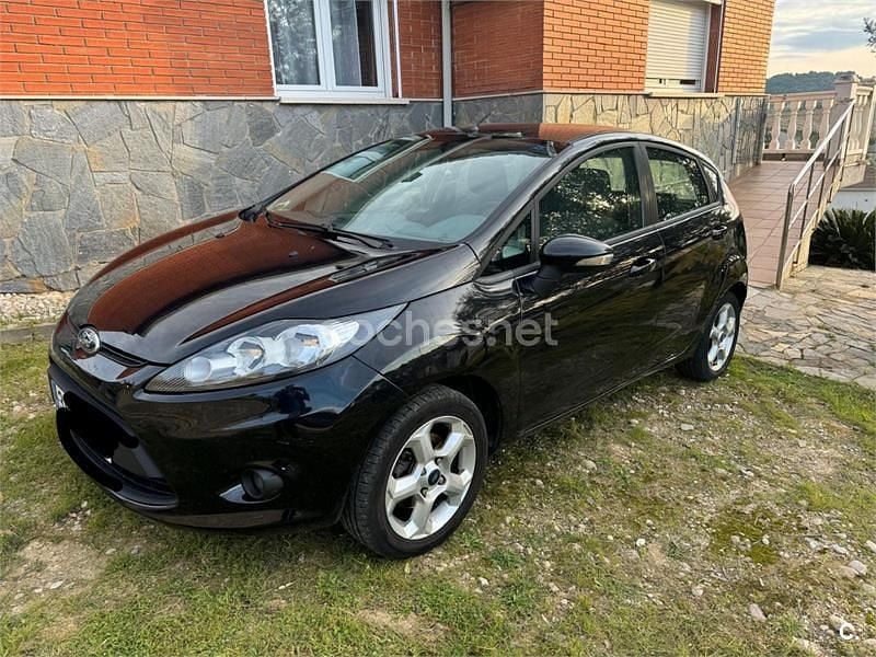Usado Ford Fiesta Trend 82 CV (60 kW) 2010 Negro Berlina