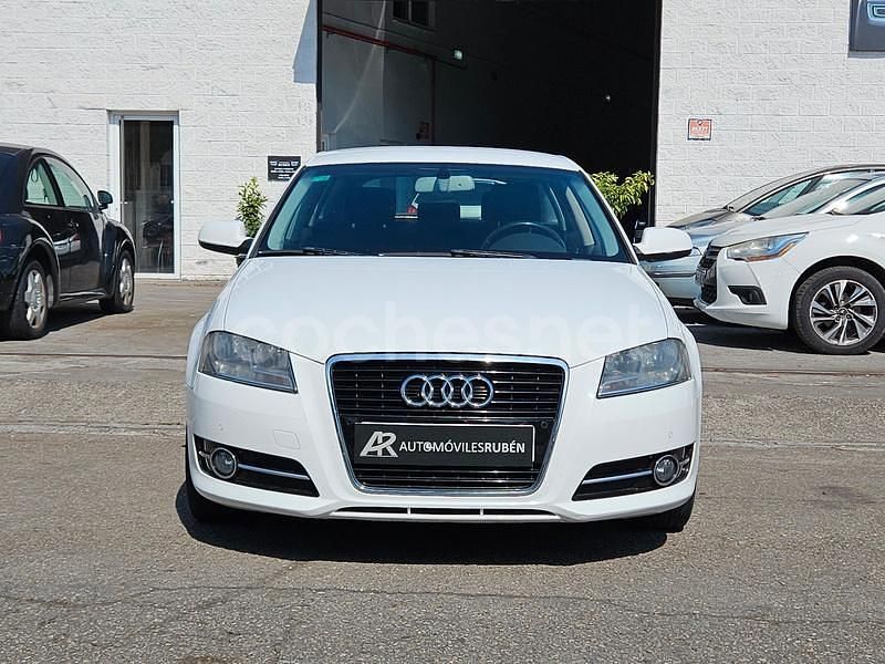 Usado Audi A3 Ambition 105 CV (77 kW) 2012 Blanco Berlina