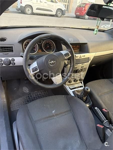 Usado Opel Astra GTC Sport 120 CV (88 kW) 2006 Negro Berlina