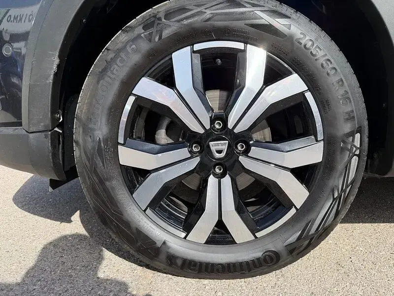 Usado Dacia Sandero Comfort 91 CV (66 kW) 2022 Gris Berlina